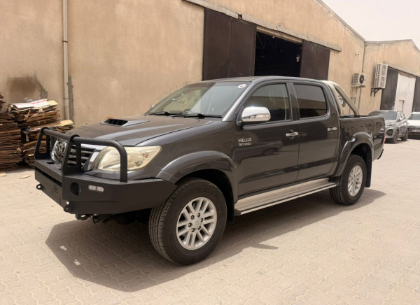 Toyota Hilux 2014/ Black RHD Diesel AT Pickup 4WD view 8