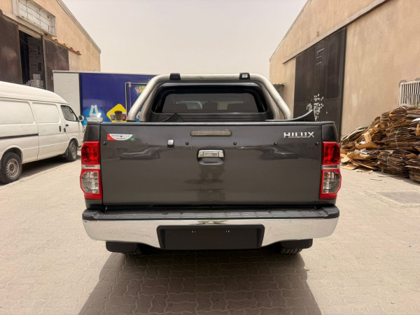 Toyota Hilux 2014/ Black RHD Diesel AT Pickup 4WD view 9