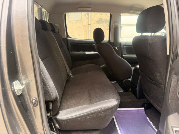 Toyota Hilux 2014/ Black RHD Diesel AT Pickup 4WD view 14