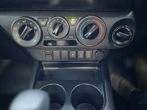 Toyota Hilux 2018/ Black RHD Diesel AT Pickup 4WD view 3