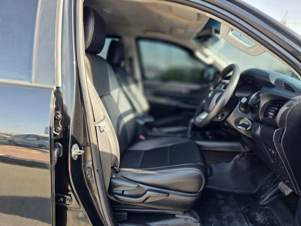 Toyota Hilux 2018/ Black RHD Diesel AT Pickup 4WD view 5