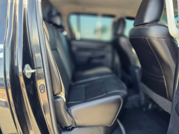 Toyota Hilux 2018/ Black RHD Diesel AT Pickup 4WD view 7