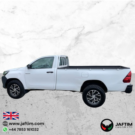 Toyota Hilux 2019/ White RHD Diesel MT Pickup 4WD view 3