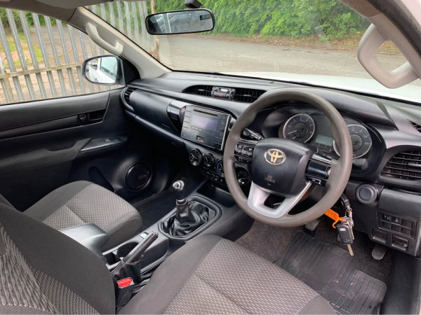 Toyota Hilux 2019/ White RHD Diesel MT Pickup 4WD view 7