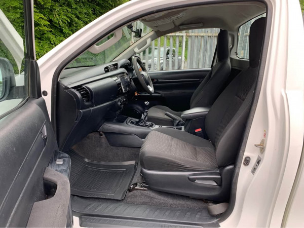 Toyota Hilux 2019/ White RHD Diesel MT Pickup 4WD view 8