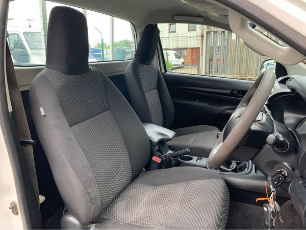 Toyota Hilux 2019/ White RHD Diesel MT Pickup 4WD view 10