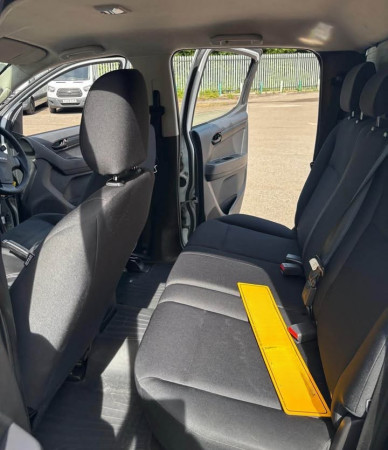 Isuzu D-Max 2019/ White RHD Diesel MT Pickup 4WD view 5