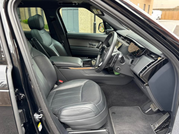 Land Rover Range Rover Sport 2023/ Black RHD Diesel AT SUV 4WD view 3