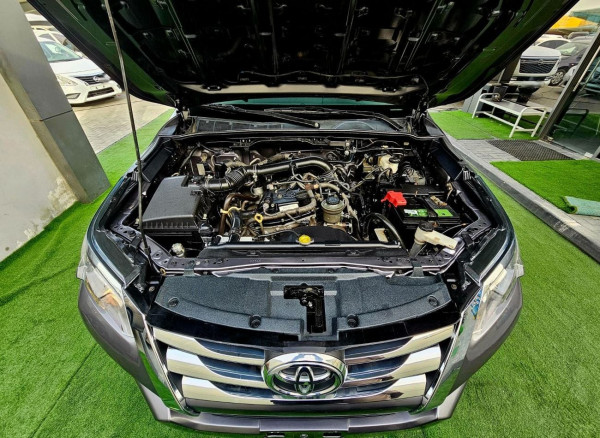 Toyota Fortuner 2020/ Grey LHD Petrol AT SUV 4WD view 2