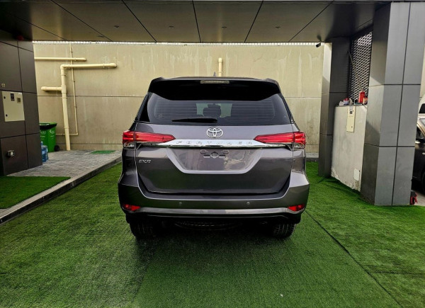 Toyota Fortuner 2020/ Grey LHD Petrol AT SUV 4WD view 5
