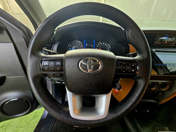 Toyota Fortuner 2020/ Grey LHD Petrol AT SUV 4WD view 7