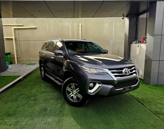 Toyota Fortuner 2020/ Grey LHD Petrol AT SUV 4WD view 11