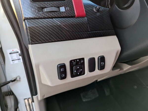 Mitsubishi Pajero 2015  White LHD Petrol AT SUV 4WD view 3