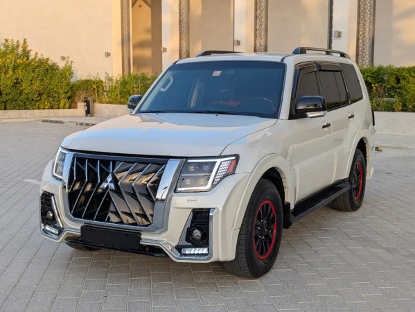 Mitsubishi Pajero 2015  White LHD Petrol AT SUV 4WD view 13