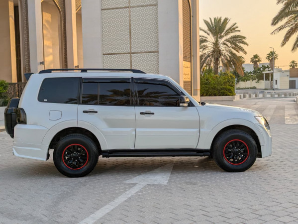 Mitsubishi Pajero 2015  White LHD Petrol AT SUV 4WD view 16