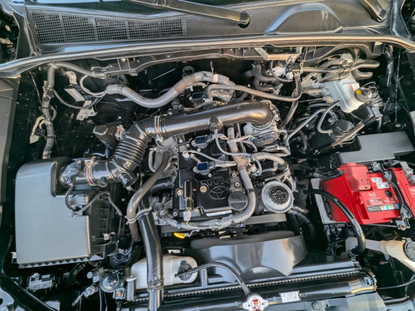 Toyota Hilux 2020/ Black LHD Petrol AT Pickup 4WD view 7