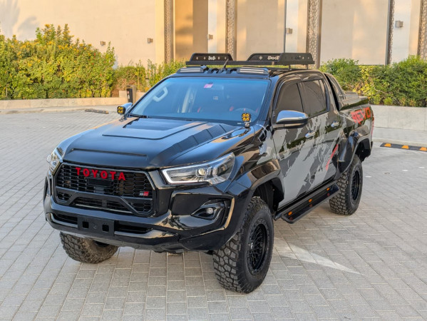 Toyota Hilux 2020/ Black LHD Petrol AT Pickup 4WD view 9