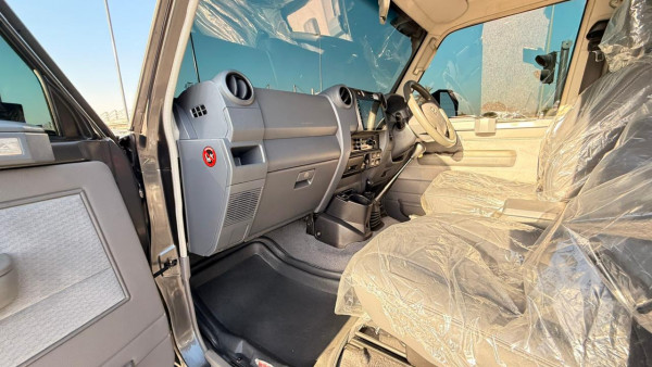 Toyota Land Cruiser Pickup 2019/ Grey RHD Diesel MT Pickup 4WD view 13