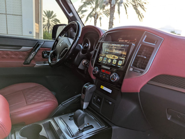 Mitsubishi Pajero 2020/ Black LHD Petrol AT SUV 4WD view 6