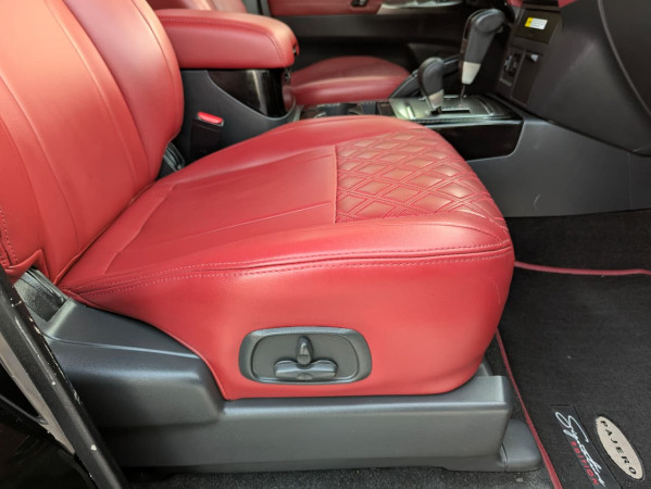 Mitsubishi Pajero 2020/ Black LHD Petrol AT SUV 4WD view 7