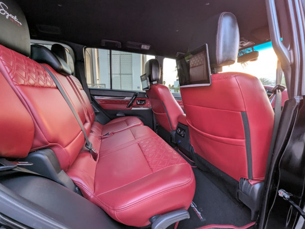 Mitsubishi Pajero 2020/ Black LHD Petrol AT SUV 4WD view 8