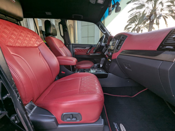 Mitsubishi Pajero 2020/ Black LHD Petrol AT SUV 4WD view 11