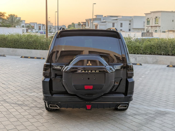 Mitsubishi Pajero 2020/ Black LHD Petrol AT SUV 4WD view 12