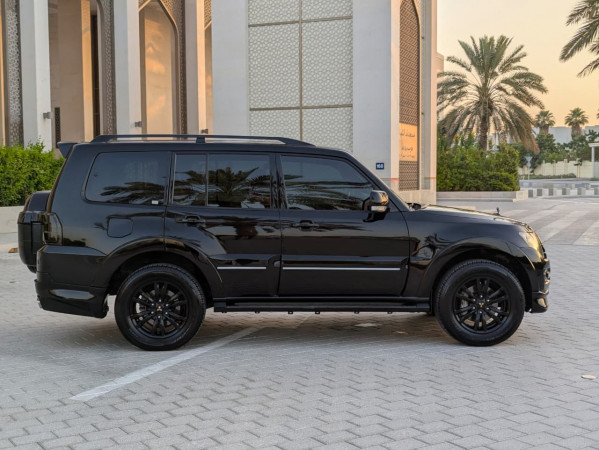 Mitsubishi Pajero 2020/ Black LHD Petrol AT SUV 4WD view 17