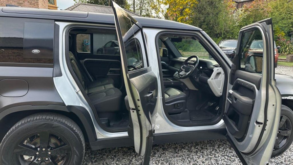 Land Rover Defender 110 2020/ Black RHD Diesel AT SUV 4WD view 4