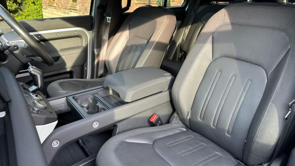 Land Rover Defender 110 2020/ Black RHD Diesel AT SUV 4WD view 14