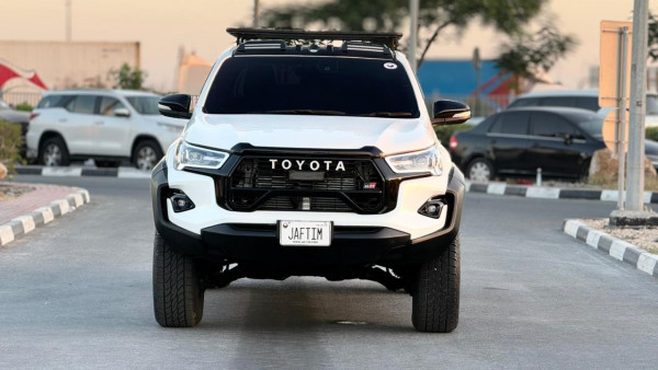 Toyota Hilux 2022/ White RHD Diesel AT Pickup 4WD