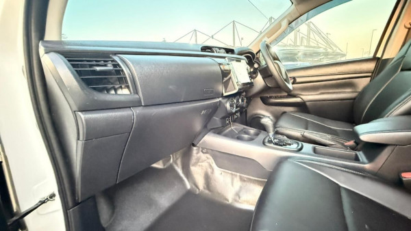 Toyota Hilux 2022/ White RHD Diesel AT Pickup 4WD view 4