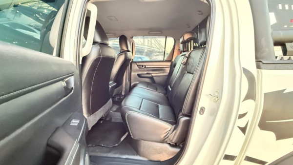 Toyota Hilux 2022/ White RHD Diesel AT Pickup 4WD view 6