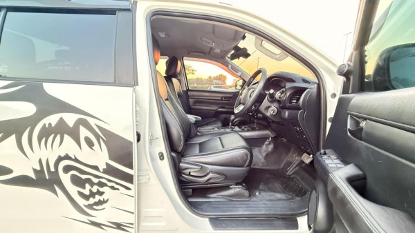 Toyota Hilux 2022/ White RHD Diesel AT Pickup 4WD view 10