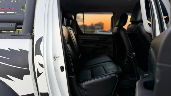 Toyota Hilux 2022/ White RHD Diesel AT Pickup 4WD view 13