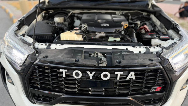 Toyota Hilux 2022/ White RHD Diesel AT Pickup 4WD view 15