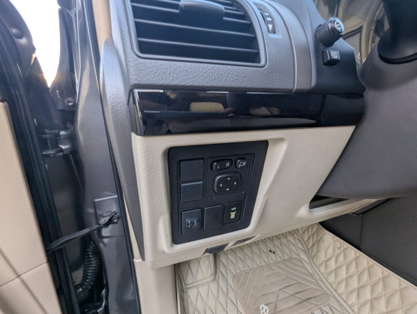 Toyota LAND CRUISER PRADO 2019/ Grey LHD Petrol AT SUV 4WD view 3