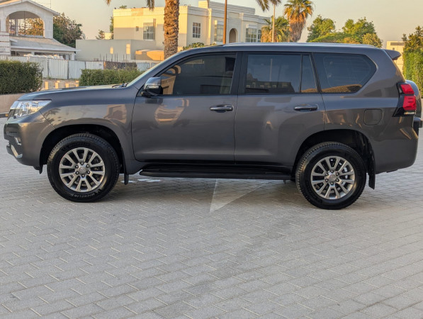 Toyota LAND CRUISER PRADO 2019/ Grey LHD Petrol AT SUV 4WD view 16