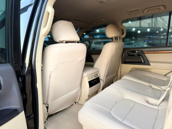 Toyota Land Cruiser 2017/ Black LHD Diesel AT SUV 4WD view 8