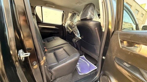 Toyota Hilux 2023/ Black RHD Diesel AT Pickup 4WD view 6