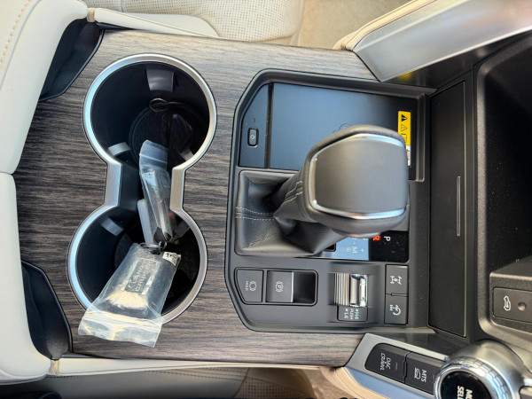 Toyota Land Cruiser 2025/ White RHD Diesel AT SUV 4WD view 10
