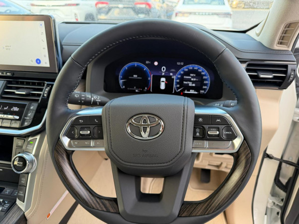 Toyota Land Cruiser 2025/ White RHD Diesel AT SUV 4WD view 16