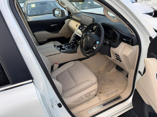 Toyota Land Cruiser 2025/ White RHD Diesel AT SUV 4WD view 17