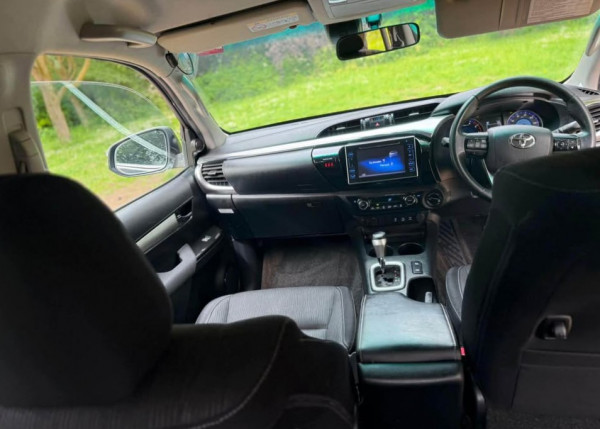 Toyota Hilux 2019/ Grey RHD Diesel AT Pickup 4WD view 5