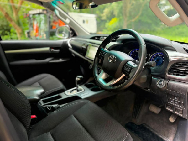 Toyota Hilux 2019/ Grey RHD Diesel AT Pickup 4WD view 6