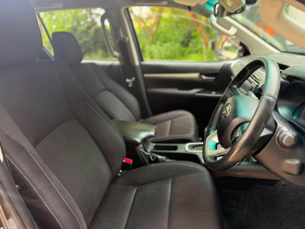 Toyota Hilux 2019/ Grey RHD Diesel AT Pickup 4WD view 7