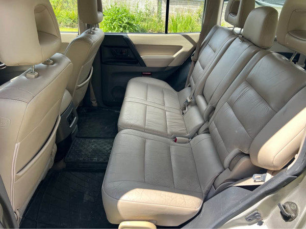 Mitsubishi Shogun 2002/ Beige RHD Diesel AT SUV 4WD view 16