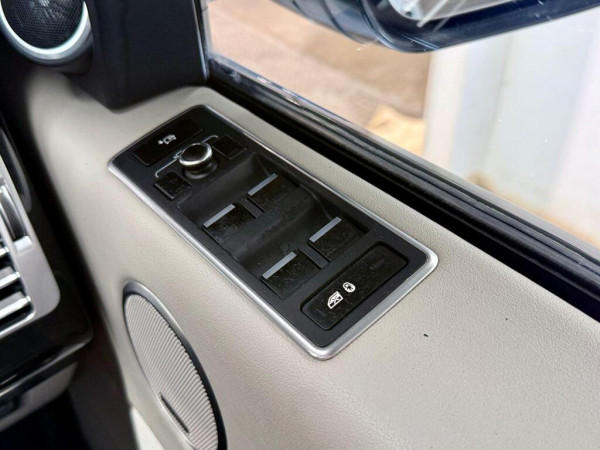 Land Rover Range Rover 2014/ Silver RHD Diesel AT SUV 4WD view 3