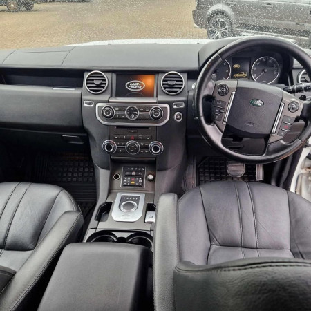 Land Rover Discovery 4 2013/ White RHD Diesel AT SUV 4WD view 3