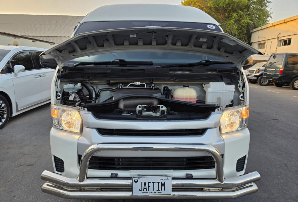 Toyota Hiace 2015/0 White RHD Diesel AT Van 2WD view 2